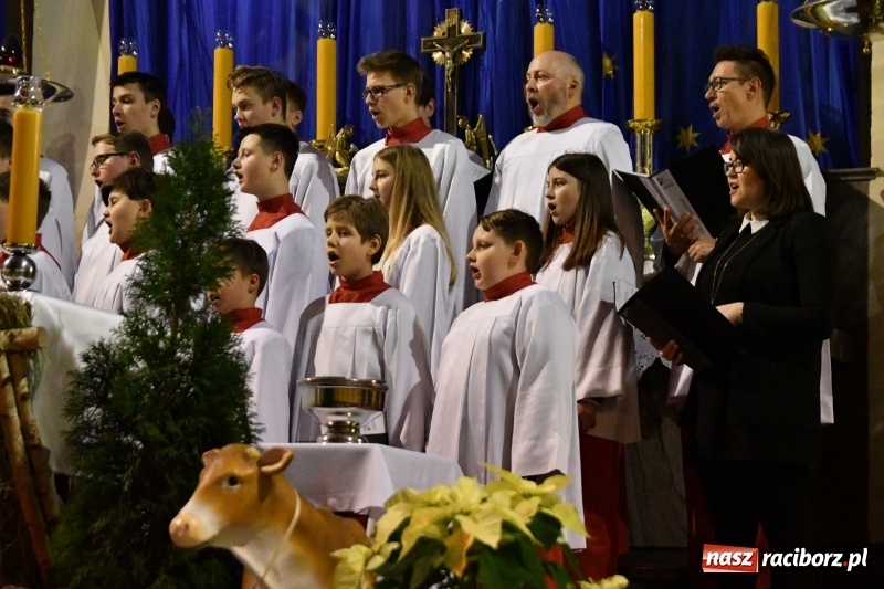 Zdjęcie w galerii na portalu naszraciborz.pl: Chór Pueri Claromontani z Jasnej Góry zaśpiewał dziś w kościele NSPJ  wiadomości z regionu