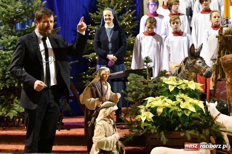 Zdjęcie w galerii na portalu naszraciborz.pl: Chór Pueri Claromontani z Jasnej Góry zaśpiewał dziś w kościele NSPJ  wiadomości z regionu