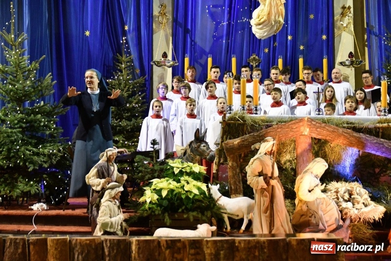 Zdjęcie w galerii na portalu naszraciborz.pl: Chór Pueri Claromontani z Jasnej Góry zaśpiewał dziś w kościele NSPJ  wiadomości z regionu