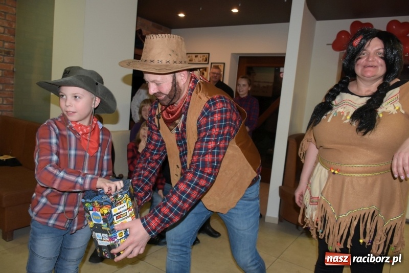 Zdjęcie w galerii na portalu naszraciborz.pl: W Tworkowie w salonie U Luizy znów zagrała orkiestra. Zebrano blisko 13,5 tys. zł  wiadomości z regionu