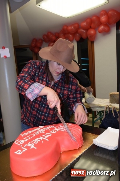 Zdjęcie w galerii na portalu naszraciborz.pl: W Tworkowie w salonie U Luizy znów zagrała orkiestra. Zebrano blisko 13,5 tys. zł  wiadomości z regionu