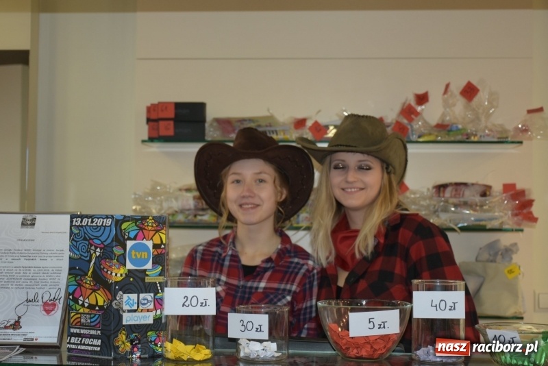 Zdjęcie w galerii na portalu naszraciborz.pl: W Tworkowie w salonie U Luizy znów zagrała orkiestra. Zebrano blisko 13,5 tys. zł  wiadomości z regionu