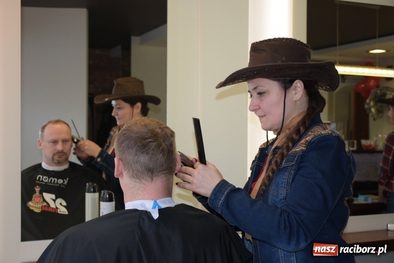 Zdjęcie w galerii na portalu naszraciborz.pl: W Tworkowie w salonie U Luizy znów zagrała orkiestra. Zebrano blisko 13,5 tys. zł  wiadomości z regionu