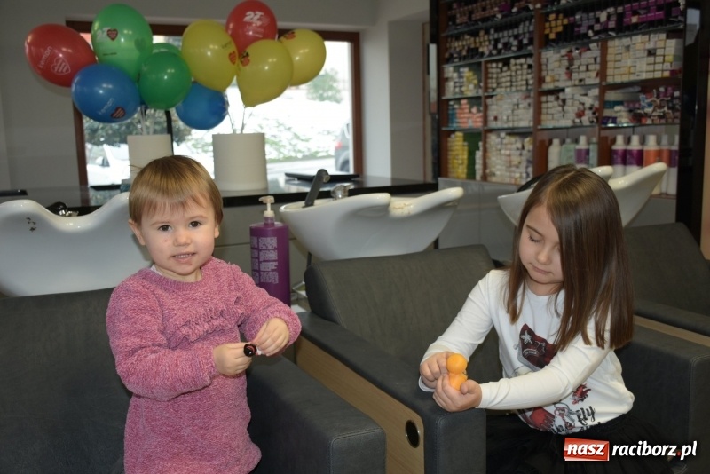 Zdjęcie w galerii na portalu naszraciborz.pl: W Tworkowie w salonie U Luizy znów zagrała orkiestra. Zebrano blisko 13,5 tys. zł  wiadomości z regionu