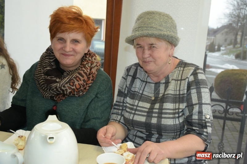 Zdjęcie w galerii na portalu naszraciborz.pl: W Tworkowie w salonie U Luizy znów zagrała orkiestra. Zebrano blisko 13,5 tys. zł  wiadomości z regionu