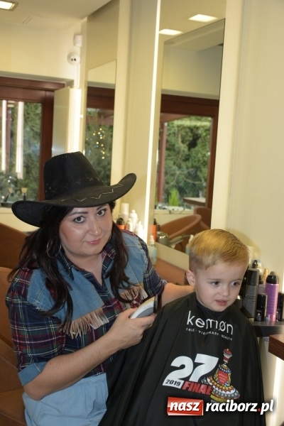 Zdjęcie w galerii na portalu naszraciborz.pl: W Tworkowie w salonie U Luizy znów zagrała orkiestra. Zebrano blisko 13,5 tys. zł  wiadomości z regionu