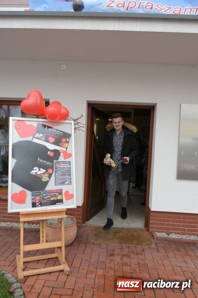 Zdjęcie w galerii na portalu naszraciborz.pl: W Tworkowie w salonie U Luizy znów zagrała orkiestra. Zebrano blisko 13,5 tys. zł  wiadomości z regionu