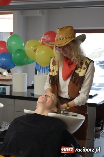 Zdjęcie w galerii na portalu naszraciborz.pl: W Tworkowie w salonie U Luizy znów zagrała orkiestra. Zebrano blisko 13,5 tys. zł  wiadomości z regionu