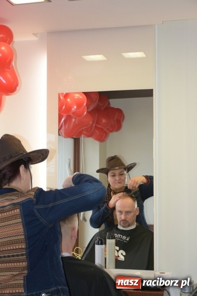 Zdjęcie w galerii na portalu naszraciborz.pl: W Tworkowie w salonie U Luizy znów zagrała orkiestra. Zebrano blisko 13,5 tys. zł  wiadomości z regionu