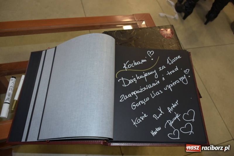 Zdjęcie w galerii na portalu naszraciborz.pl: W Tworkowie w salonie U Luizy znów zagrała orkiestra. Zebrano blisko 13,5 tys. zł  wiadomości z regionu