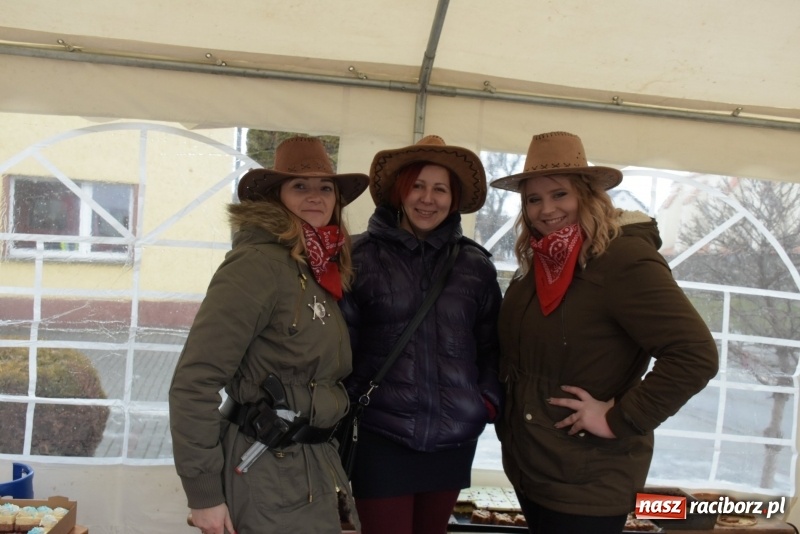 Zdjęcie w galerii na portalu naszraciborz.pl: W Tworkowie w salonie U Luizy znów zagrała orkiestra. Zebrano blisko 13,5 tys. zł  wiadomości z regionu