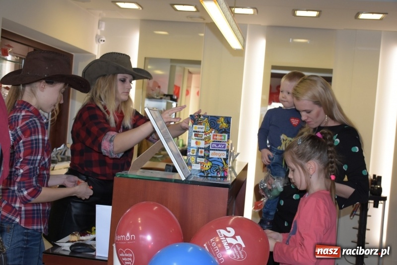 Zdjęcie w galerii na portalu naszraciborz.pl: W Tworkowie w salonie U Luizy znów zagrała orkiestra. Zebrano blisko 13,5 tys. zł  wiadomości z regionu