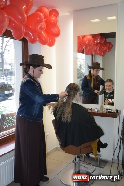 Zdjęcie w galerii na portalu naszraciborz.pl: W Tworkowie w salonie U Luizy znów zagrała orkiestra. Zebrano blisko 13,5 tys. zł  wiadomości z regionu