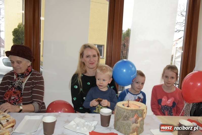 Zdjęcie w galerii na portalu naszraciborz.pl: W Tworkowie w salonie U Luizy znów zagrała orkiestra. Zebrano blisko 13,5 tys. zł  wiadomości z regionu