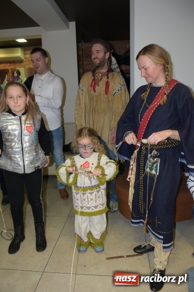 Zdjęcie w galerii na portalu naszraciborz.pl: W Tworkowie w salonie U Luizy znów zagrała orkiestra. Zebrano blisko 13,5 tys. zł  wiadomości z regionu