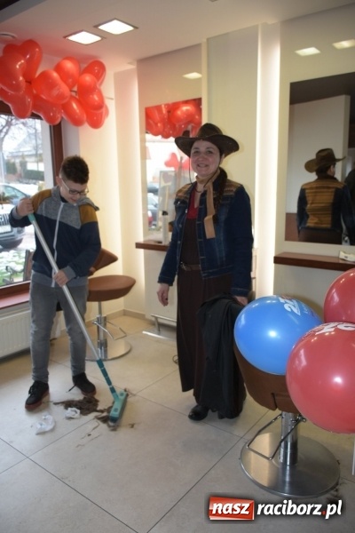 Zdjęcie w galerii na portalu naszraciborz.pl: W Tworkowie w salonie U Luizy znów zagrała orkiestra. Zebrano blisko 13,5 tys. zł  wiadomości z regionu