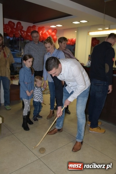 Zdjęcie w galerii na portalu naszraciborz.pl: W Tworkowie w salonie U Luizy znów zagrała orkiestra. Zebrano blisko 13,5 tys. zł  wiadomości z regionu