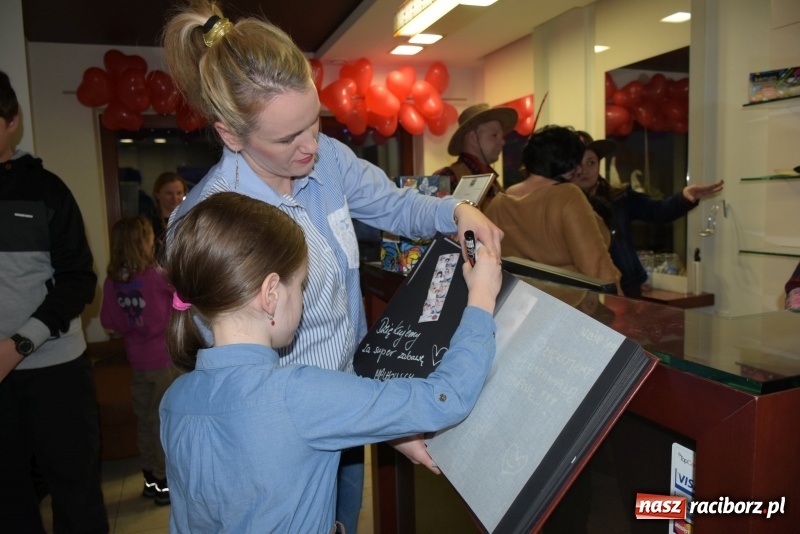 Zdjęcie w galerii na portalu naszraciborz.pl: W Tworkowie w salonie U Luizy znów zagrała orkiestra. Zebrano blisko 13,5 tys. zł  wiadomości z regionu
