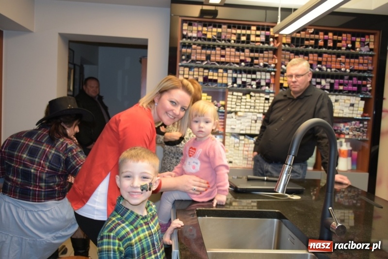 Zdjęcie w galerii na portalu naszraciborz.pl: W Tworkowie w salonie U Luizy znów zagrała orkiestra. Zebrano blisko 13,5 tys. zł  wiadomości z regionu