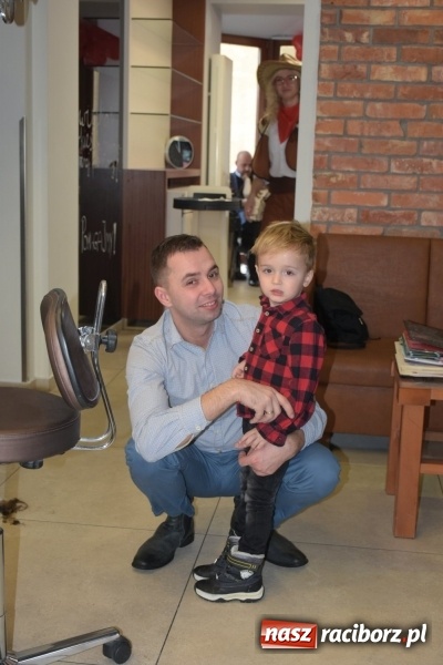 Zdjęcie w galerii na portalu naszraciborz.pl: W Tworkowie w salonie U Luizy znów zagrała orkiestra. Zebrano blisko 13,5 tys. zł  wiadomości z regionu