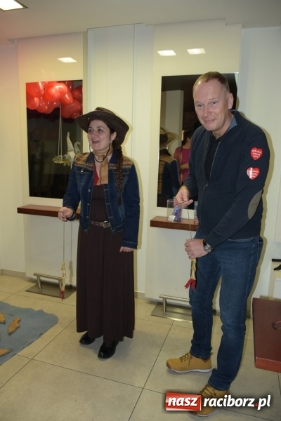 Zdjęcie w galerii na portalu naszraciborz.pl: W Tworkowie w salonie U Luizy znów zagrała orkiestra. Zebrano blisko 13,5 tys. zł  wiadomości z regionu