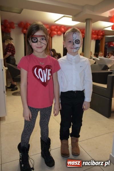 Zdjęcie w galerii na portalu naszraciborz.pl: W Tworkowie w salonie U Luizy znów zagrała orkiestra. Zebrano blisko 13,5 tys. zł  wiadomości z regionu