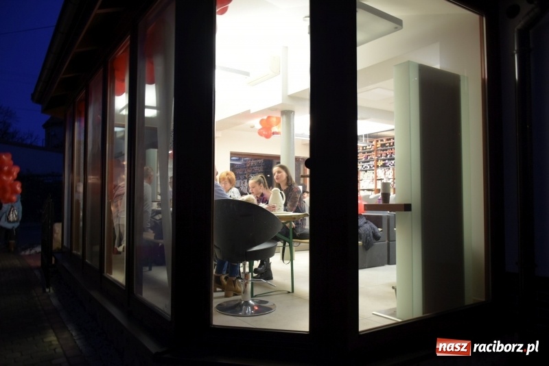 Zdjęcie w galerii na portalu naszraciborz.pl: W Tworkowie w salonie U Luizy znów zagrała orkiestra. Zebrano blisko 13,5 tys. zł  wiadomości z regionu