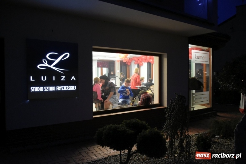 Zdjęcie w galerii na portalu naszraciborz.pl: W Tworkowie w salonie U Luizy znów zagrała orkiestra. Zebrano blisko 13,5 tys. zł  wiadomości z regionu