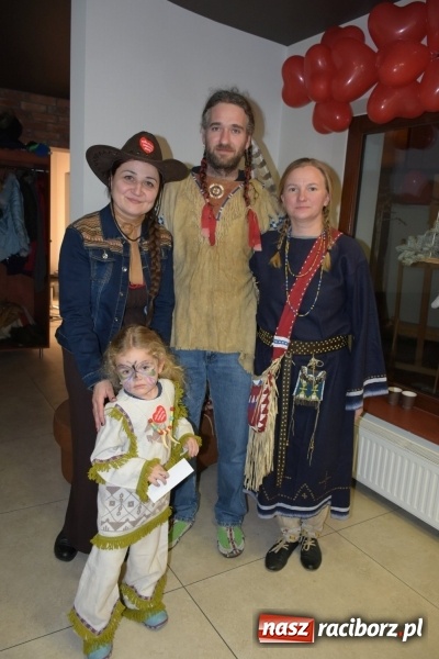 Zdjęcie w galerii na portalu naszraciborz.pl: W Tworkowie w salonie U Luizy znów zagrała orkiestra. Zebrano blisko 13,5 tys. zł  wiadomości z regionu