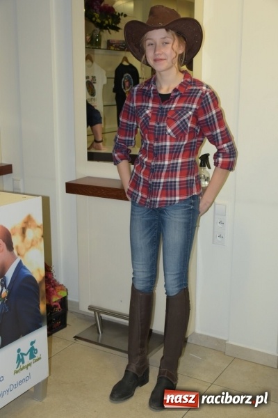 Zdjęcie w galerii na portalu naszraciborz.pl: W Tworkowie w salonie U Luizy znów zagrała orkiestra. Zebrano blisko 13,5 tys. zł  wiadomości z regionu