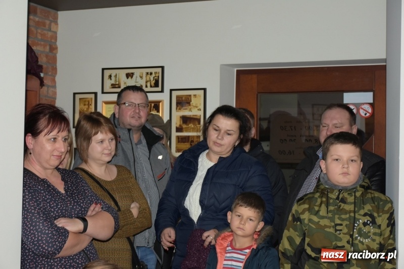 Zdjęcie w galerii na portalu naszraciborz.pl: W Tworkowie w salonie U Luizy znów zagrała orkiestra. Zebrano blisko 13,5 tys. zł  wiadomości z regionu