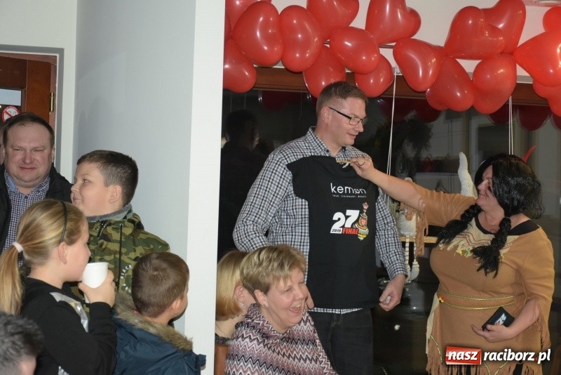 Zdjęcie w galerii na portalu naszraciborz.pl: W Tworkowie w salonie U Luizy znów zagrała orkiestra. Zebrano blisko 13,5 tys. zł  wiadomości z regionu