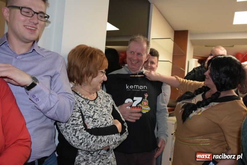 Zdjęcie w galerii na portalu naszraciborz.pl: W Tworkowie w salonie U Luizy znów zagrała orkiestra. Zebrano blisko 13,5 tys. zł  wiadomości z regionu