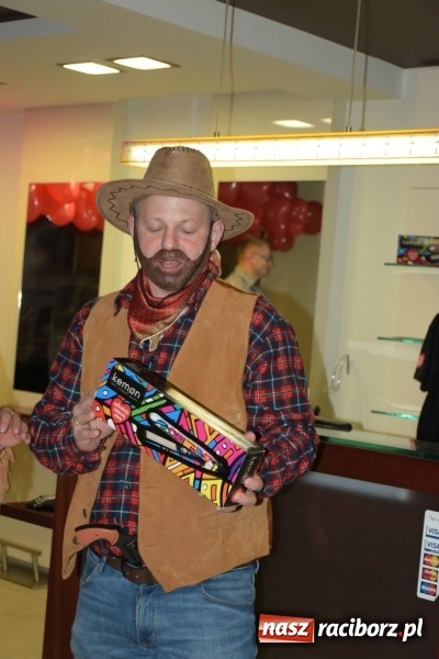 Zdjęcie w galerii na portalu naszraciborz.pl: W Tworkowie w salonie U Luizy znów zagrała orkiestra. Zebrano blisko 13,5 tys. zł  wiadomości z regionu