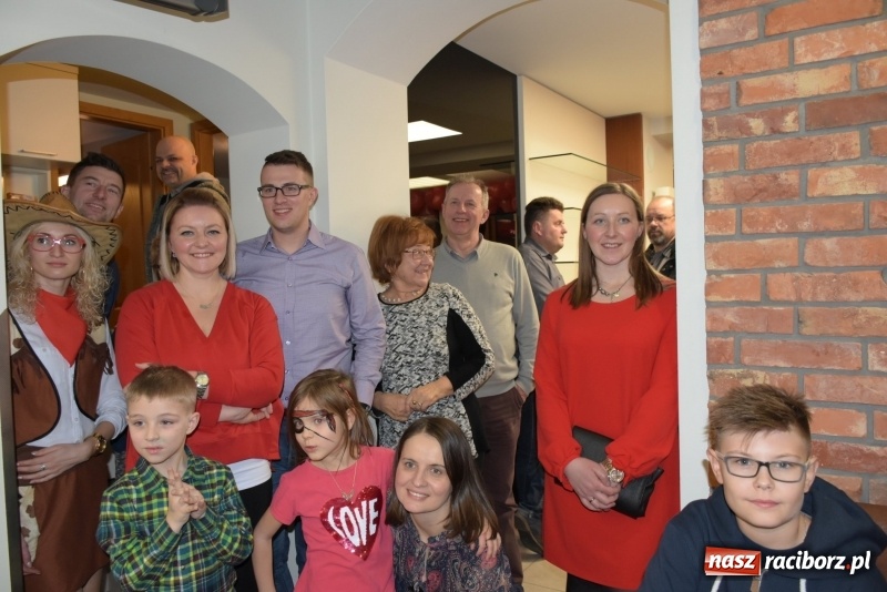 Zdjęcie w galerii na portalu naszraciborz.pl: W Tworkowie w salonie U Luizy znów zagrała orkiestra. Zebrano blisko 13,5 tys. zł  wiadomości z regionu