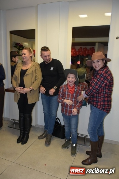 Zdjęcie w galerii na portalu naszraciborz.pl: W Tworkowie w salonie U Luizy znów zagrała orkiestra. Zebrano blisko 13,5 tys. zł  wiadomości z regionu