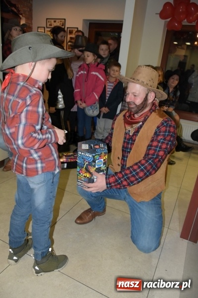 Zdjęcie w galerii na portalu naszraciborz.pl: W Tworkowie w salonie U Luizy znów zagrała orkiestra. Zebrano blisko 13,5 tys. zł  wiadomości z regionu