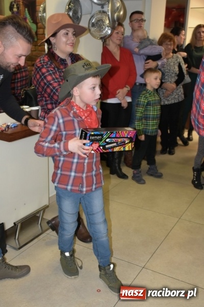 Zdjęcie w galerii na portalu naszraciborz.pl: W Tworkowie w salonie U Luizy znów zagrała orkiestra. Zebrano blisko 13,5 tys. zł  wiadomości z regionu