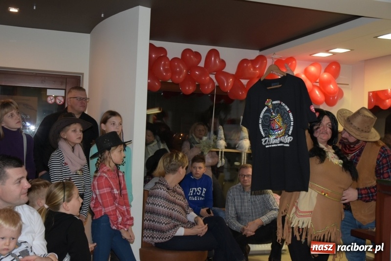 Zdjęcie w galerii na portalu naszraciborz.pl: W Tworkowie w salonie U Luizy znów zagrała orkiestra. Zebrano blisko 13,5 tys. zł  wiadomości z regionu