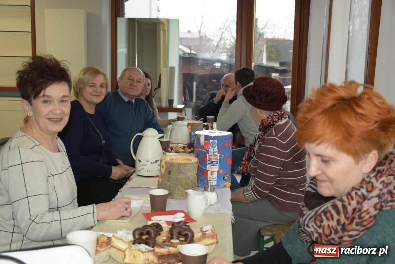 Zdjęcie w galerii na portalu naszraciborz.pl: W Tworkowie w salonie U Luizy znów zagrała orkiestra. Zebrano blisko 13,5 tys. zł  wiadomości z regionu