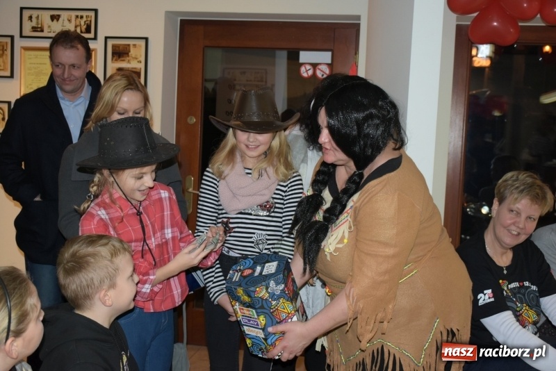 Zdjęcie w galerii na portalu naszraciborz.pl: W Tworkowie w salonie U Luizy znów zagrała orkiestra. Zebrano blisko 13,5 tys. zł  wiadomości z regionu