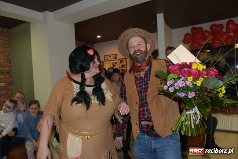 Zdjęcie w galerii na portalu naszraciborz.pl: W Tworkowie w salonie U Luizy znów zagrała orkiestra. Zebrano blisko 13,5 tys. zł  wiadomości z regionu