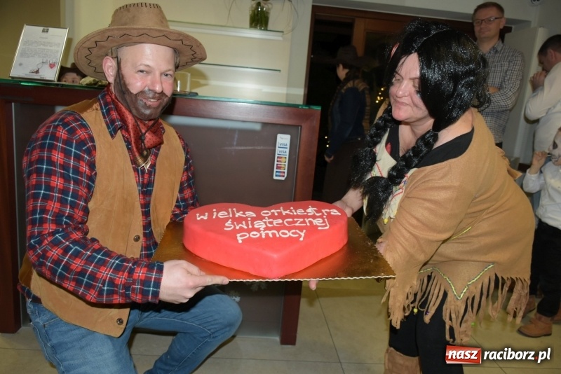 Zdjęcie w galerii na portalu naszraciborz.pl: W Tworkowie w salonie U Luizy znów zagrała orkiestra. Zebrano blisko 13,5 tys. zł  wiadomości z regionu