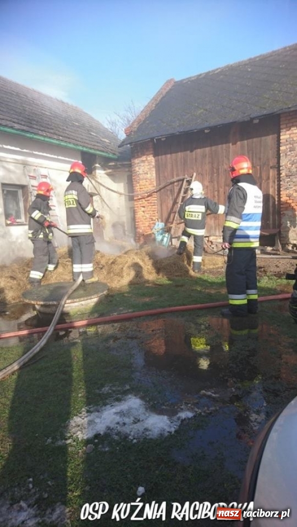 Zdjęcie w galerii na portalu naszraciborz.pl: Dramat pogorzelców z Turza. Pomagają im miejscowi strażacy  wiadomości z regionu