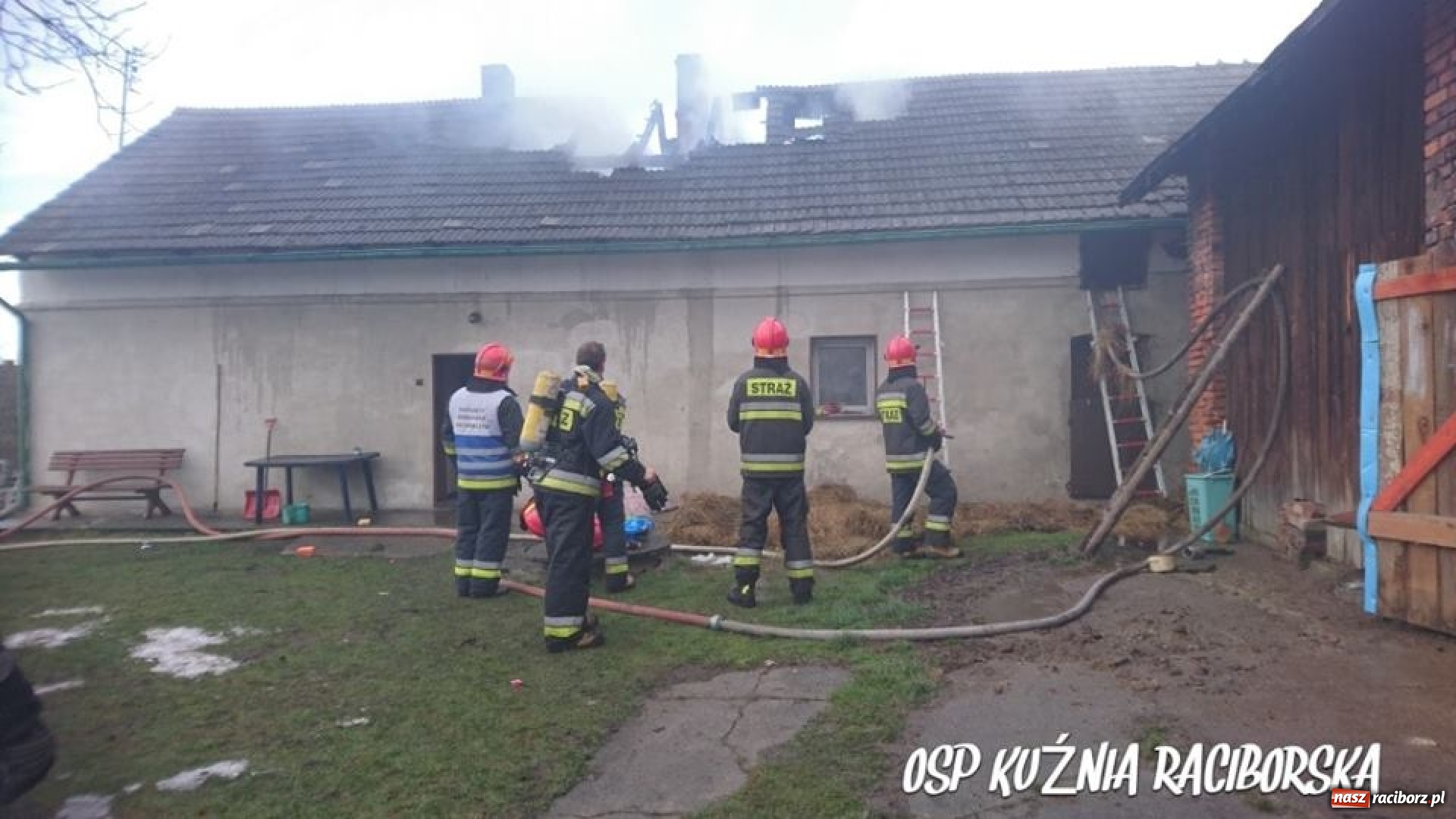 Zdjęcie w galerii na portalu naszraciborz.pl: Dramat pogorzelców z Turza. Pomagają im miejscowi strażacy  wiadomości z regionu