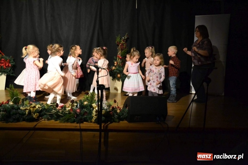 Zdjęcie w galerii na portalu naszraciborz.pl: Obchody Dnia Babci i Dziadka za nami  wiadomości z regionu