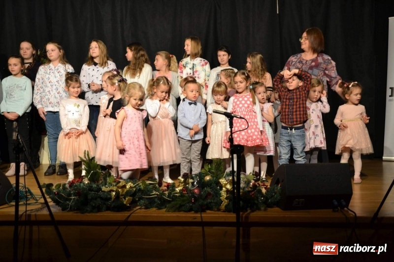 Zdjęcie w galerii na portalu naszraciborz.pl: Obchody Dnia Babci i Dziadka za nami  wiadomości z regionu