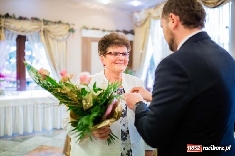 Zdjęcie w galerii na portalu naszraciborz.pl: Złote gody w Krzanowicach. Medale Prezydenta RP odebrało pięć par FOTO i WIDEO wiadomości z regionu