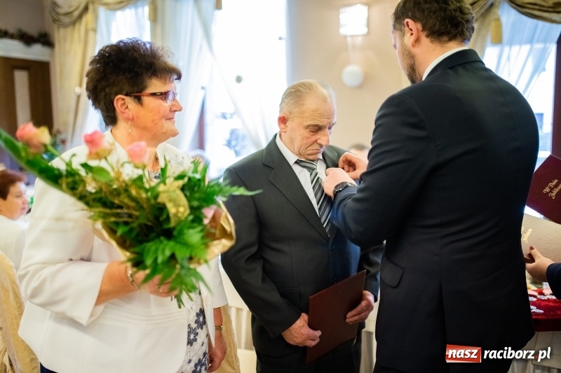 Zdjęcie w galerii na portalu naszraciborz.pl: Złote gody w Krzanowicach. Medale Prezydenta RP odebrało pięć par FOTO i WIDEO wiadomości z regionu