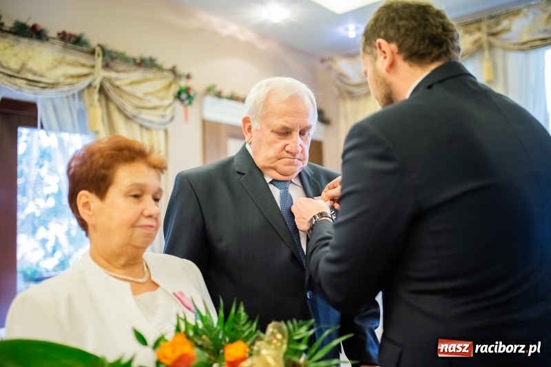 Zdjęcie w galerii na portalu naszraciborz.pl: Złote gody w Krzanowicach. Medale Prezydenta RP odebrało pięć par FOTO i WIDEO wiadomości z regionu